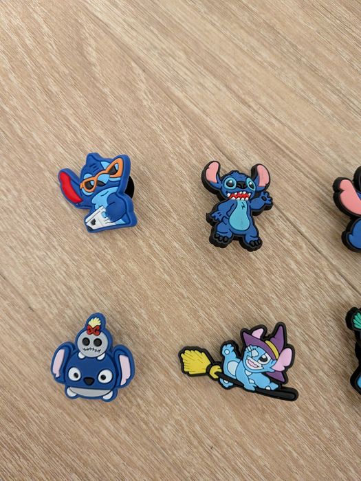 Przypinki charm charms  na Crocs Stich Kubuś Puchatek różne