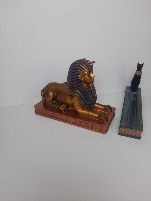 Estátua Veronese e peça egípcia