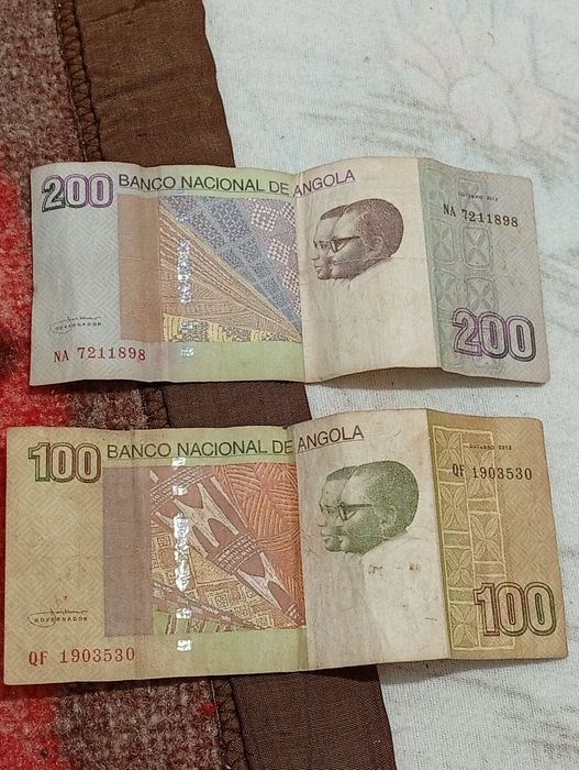 Trezentos Kuanzas em notas