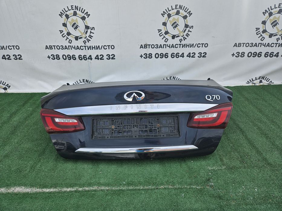 Кришка багажника в зборі на infiniti q70
