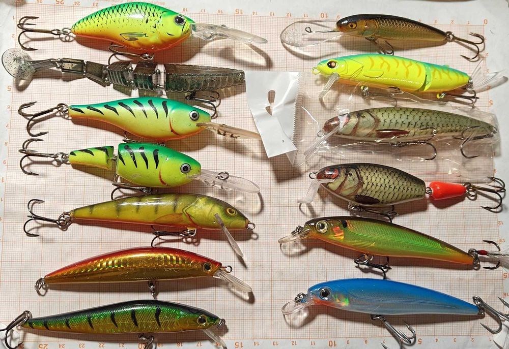 A. zestaw woblerów Rapala salmo minnow Taps i inne