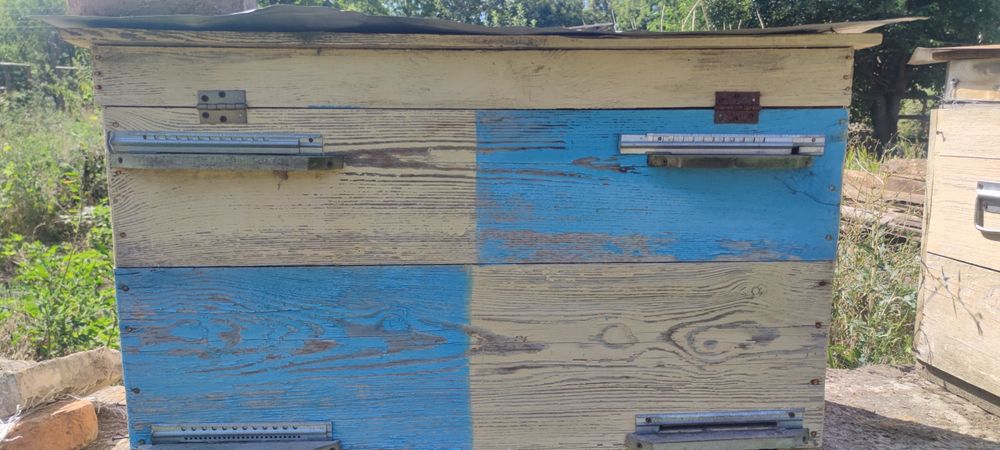 Продам вулики б/у "українські" на дві бжолосім'ї та дадани