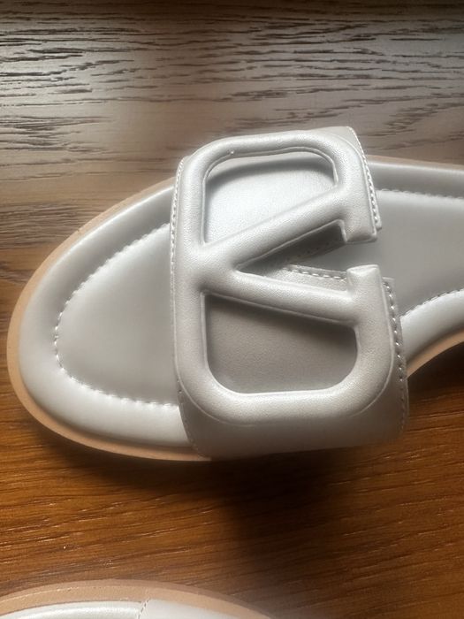 VALENTINO klapki nowe 39