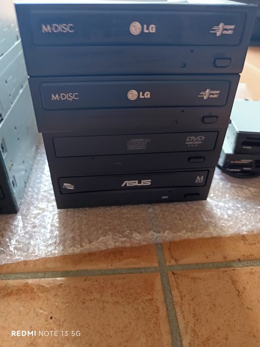 Conjunto de coolers e leitores DVD para pc