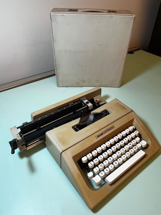 Máquina de Escrever Olivetti Lettera 25