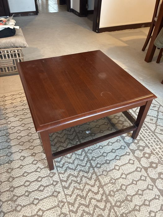 Mesa de centro em madeira maciça