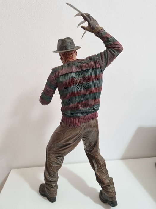 NECA Freddy Krueger com sons - 50cm