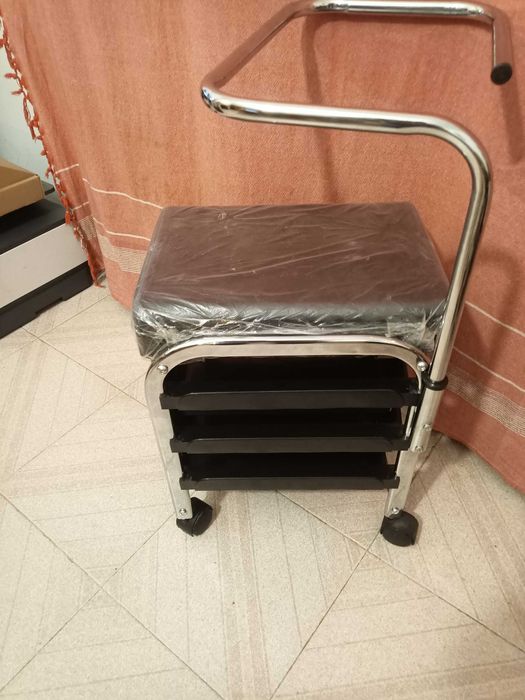 Banco de Manicura em bom estado