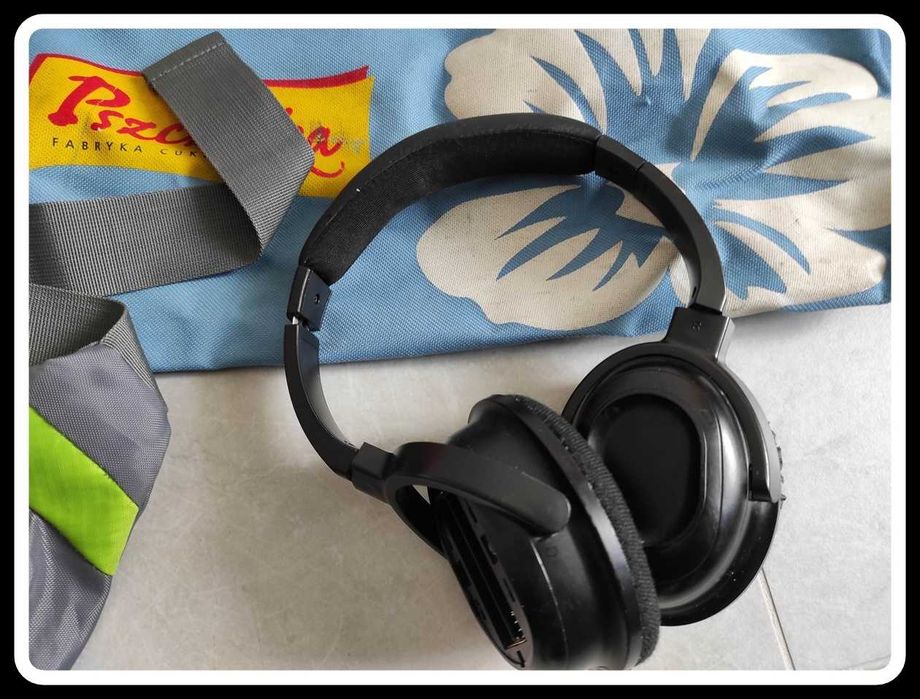 Zestaw toreb: torba podróżna x2, saszetka nerka, słuchawki