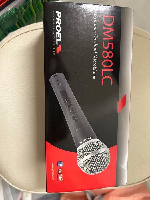 Microfone PROEL DM 580 LC, tripé Minitripod e esponja