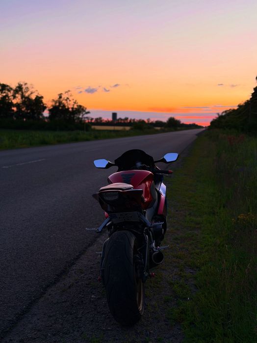 Honda CBR 1000 RR
Fireblade