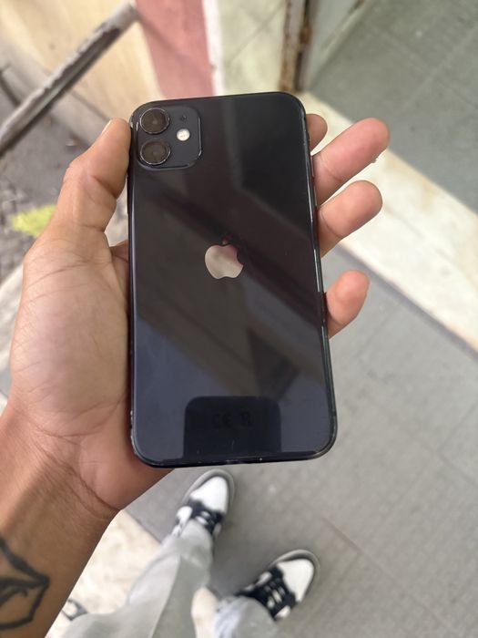 Iphone 11 64GB ..
