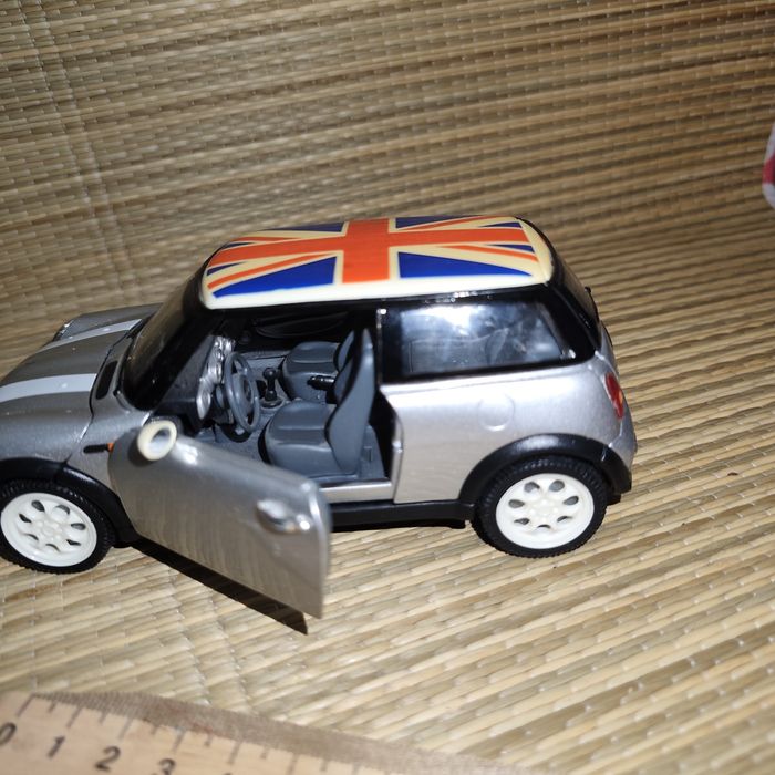 Mini Cooper 2001 — металева модель 1:24, інерційна