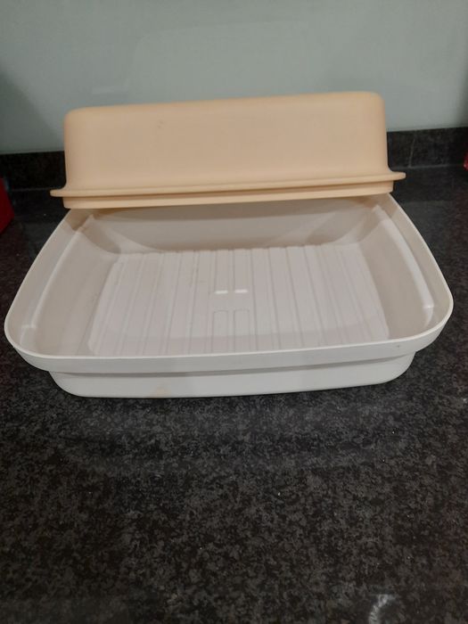 Tupperware Bread Box422668752462161922