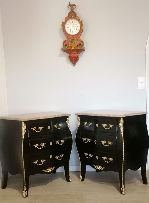 Par de cómodas "Bombée" (ou mesas de apoio mesinhas cabeceira) Luís XV