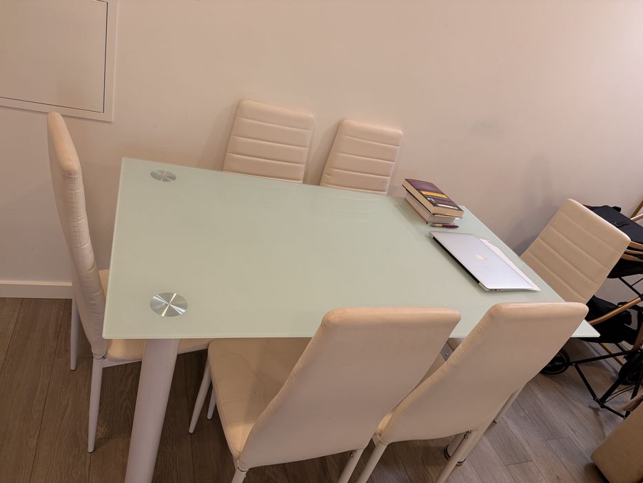 Conjunto de mesa com 6 cadeiras