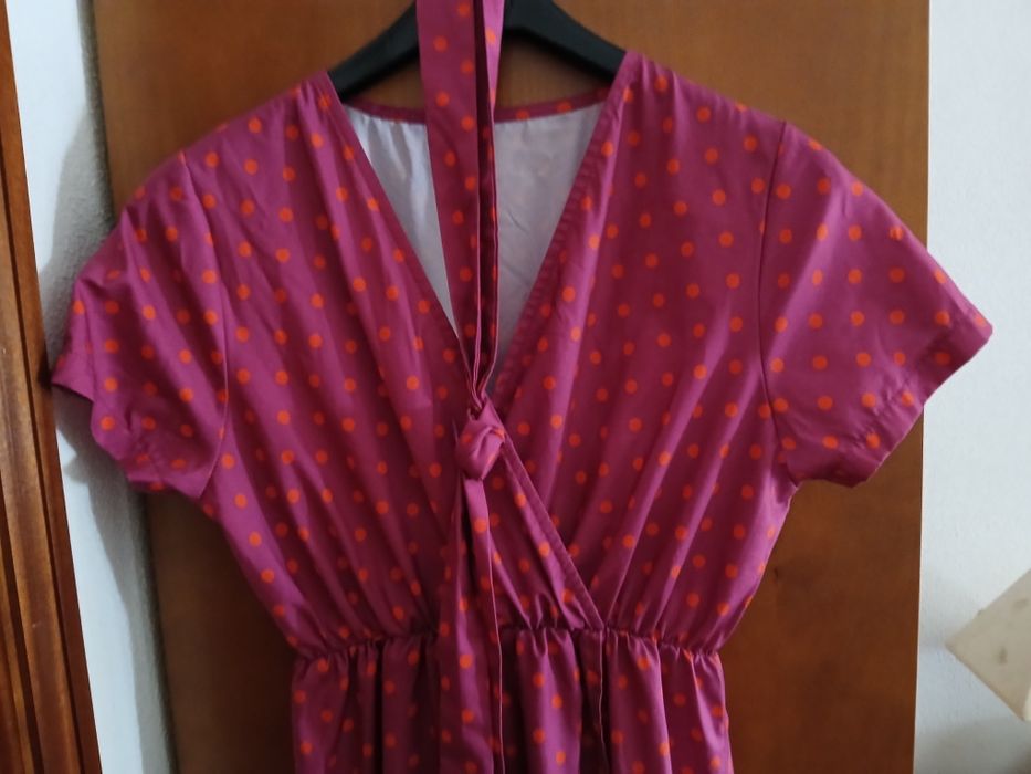 Vestido midi tamanho M rosa choc com bolinhas