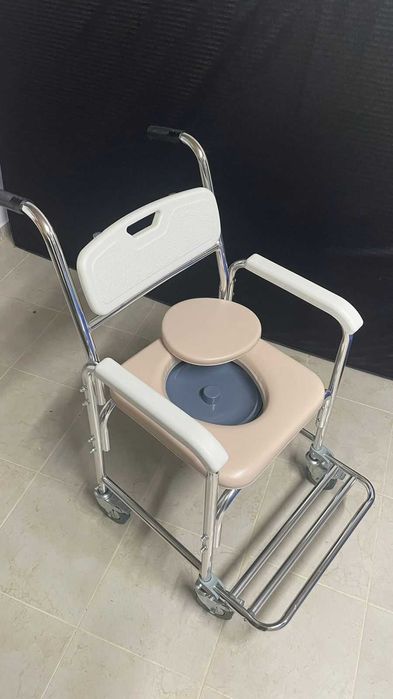 Сolchão anti-escaras, mesa de leito, cadeira