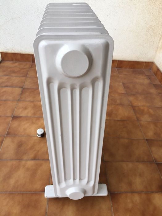 Radiador a óleo Maquel com 8 elementos.