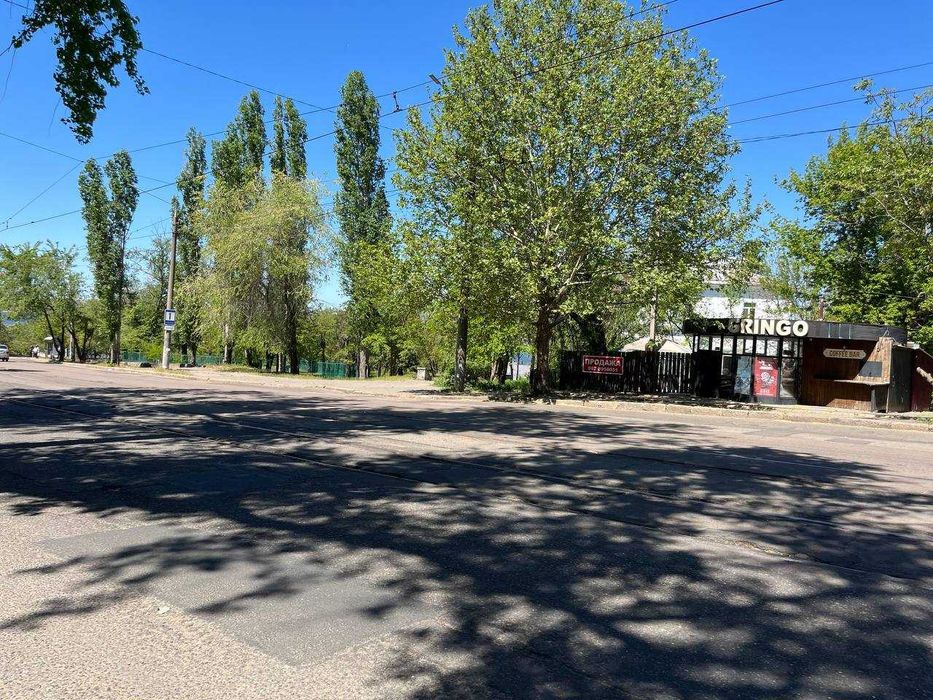 Продам торгівельний павільйон з обладнаним літнім майданчиком
