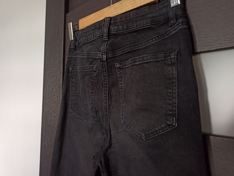 Czarne jeansy H&M