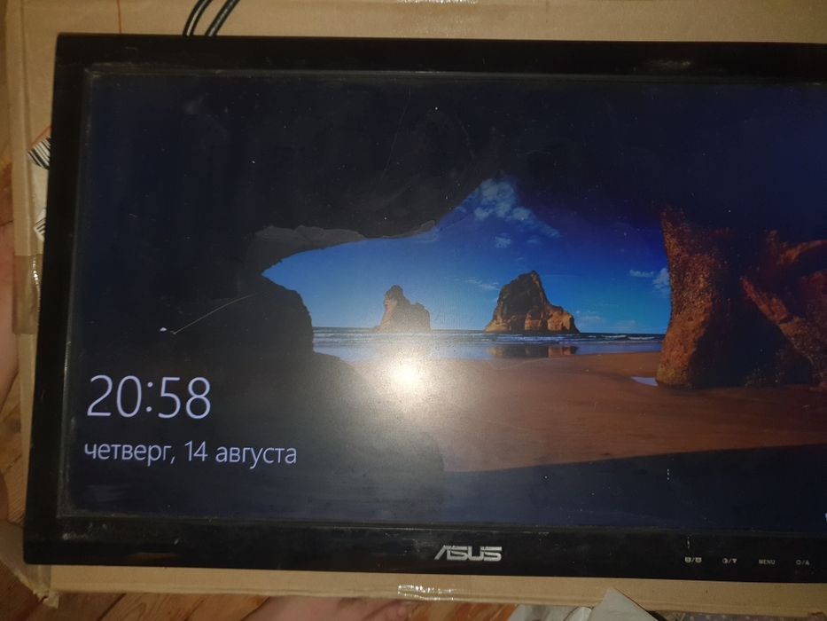 Продам монитор asus с царапиной