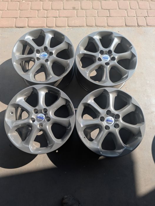 FELGI ALUMINIOWE Volvo Ford 7,5" x 17" x 5x108 x 63,4 x ET55