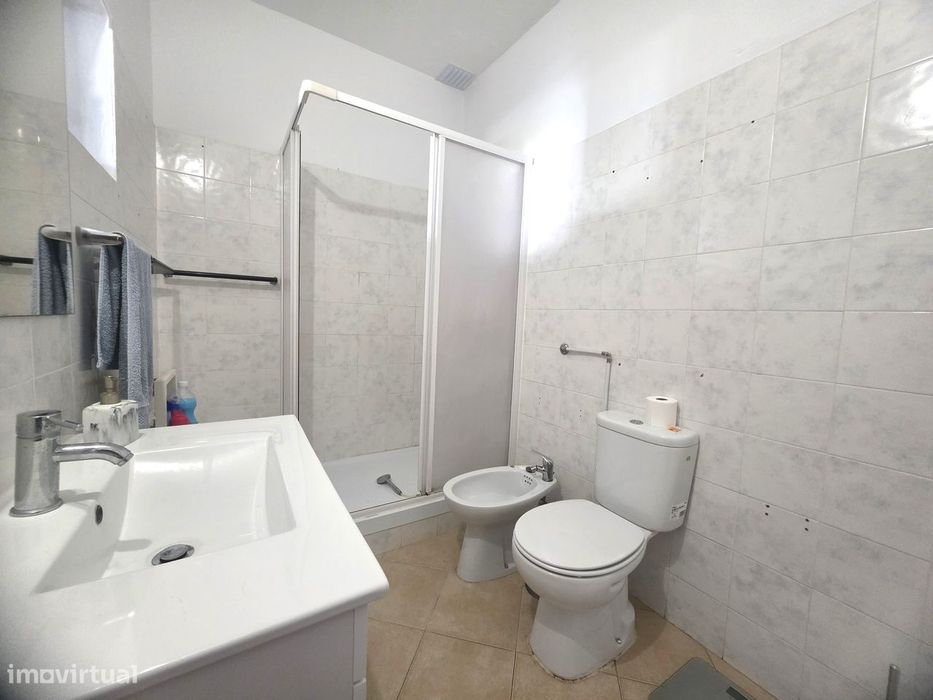Lote de Terreno com Moradia – Oportunidade de Investimento