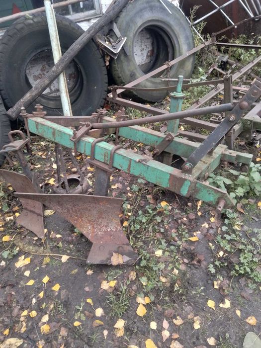 Плуг тракторний.
