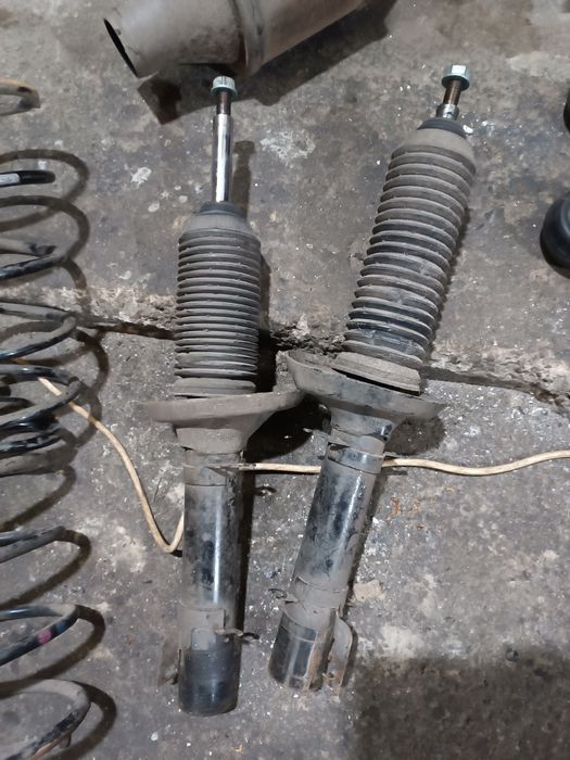 Стойки Volkswagen Golf 4 / Bora