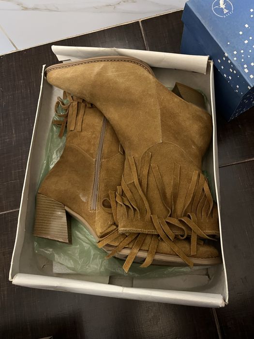 Чобітки для жінок на підборі