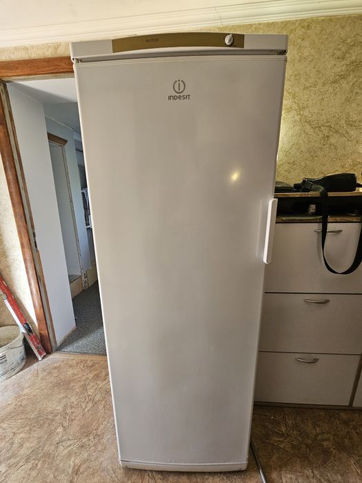 Морозильна камера INDESIT SFR 167 NF
