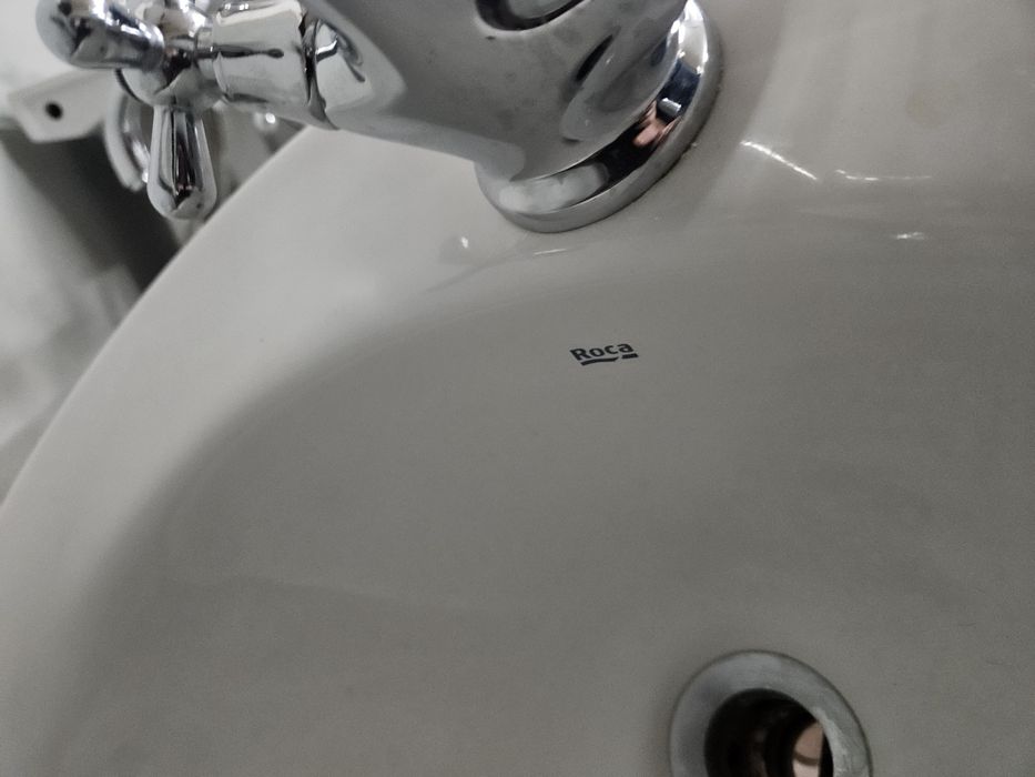 2 Roca Bathroom Washbasins431850460514897922