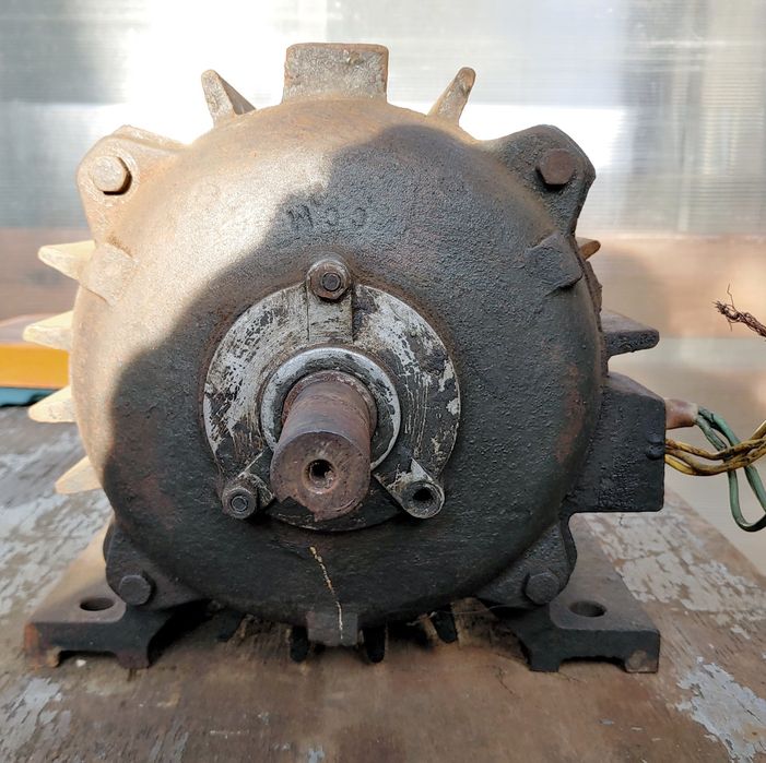 Электродвигатель АО32-4 (СССР)