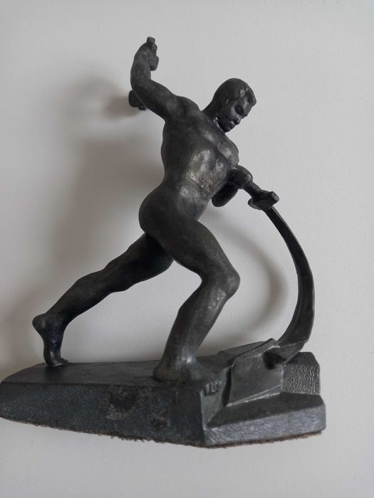 Статуетка  "Перекуем мечи на орала"