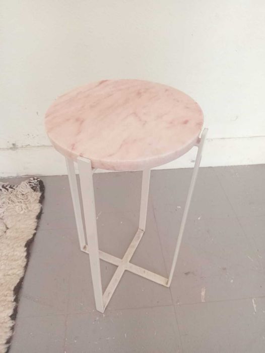 Mesa de Cabeceira em Mármore Rosa / Pink Marble Bedside Table