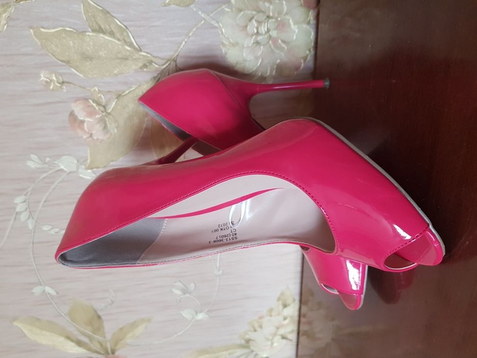 Туфли на каблуке, босоножки, сабо 39 размер лодочки