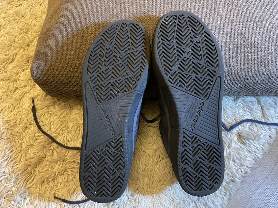 Продам кросівки Adidas