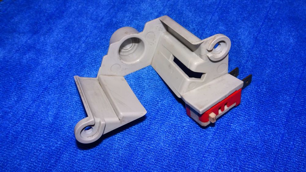 Mikroprzełącznik z obudową do ekspresu Jura Impressa E75.