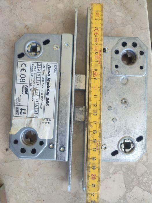 1szt .Zamek  drzwi zewnętrzne Assa abloy