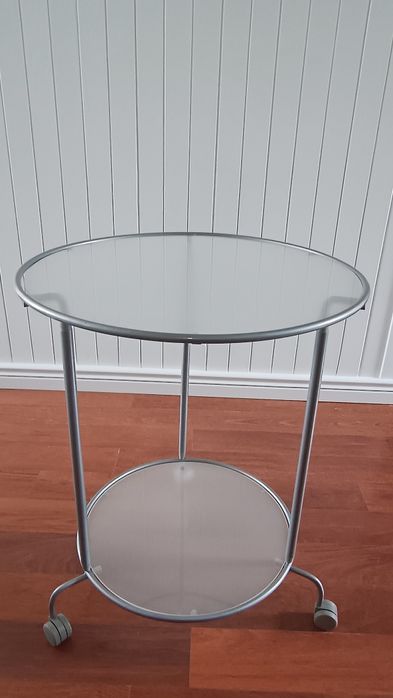 Szklany stolik kawowy ikea na kółkach