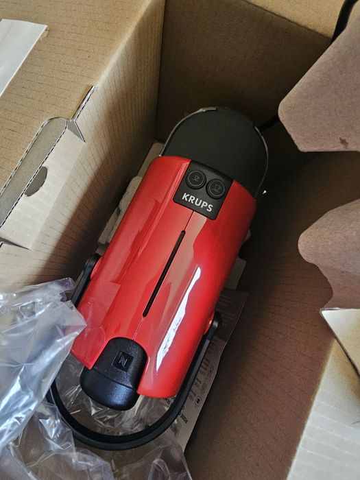 Maquina café Krups nespresso inissia vermelha, ou preta