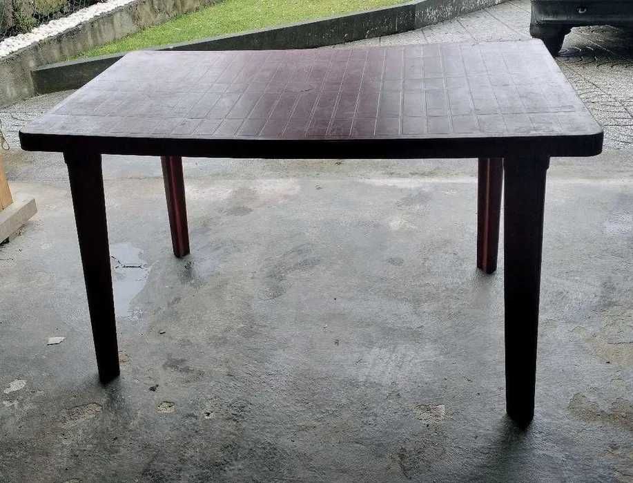 Mesa de Jardim Vermelha – 120x70 cm