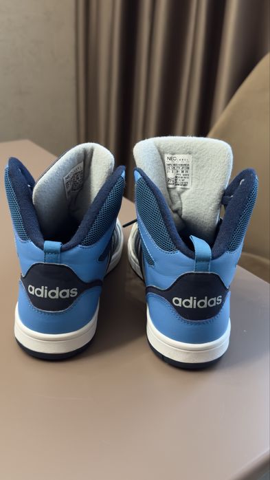 Кросівки адідас 35 розмір: 650 грн. - Дитяче взуття Чернівці на Olx