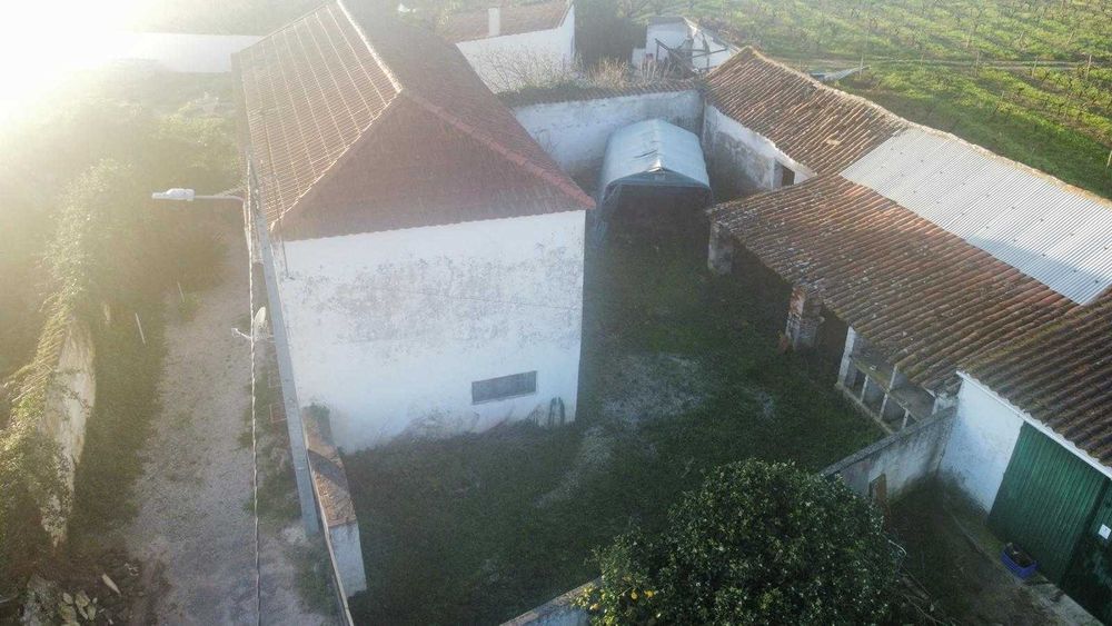 Moradia tradicional com 525m² de terreno em  (Carvalhal, Bombarral)