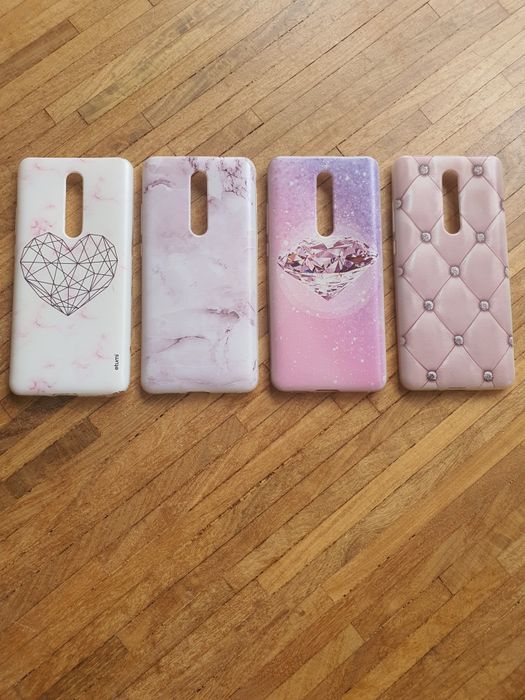 Etui na telefon ;
