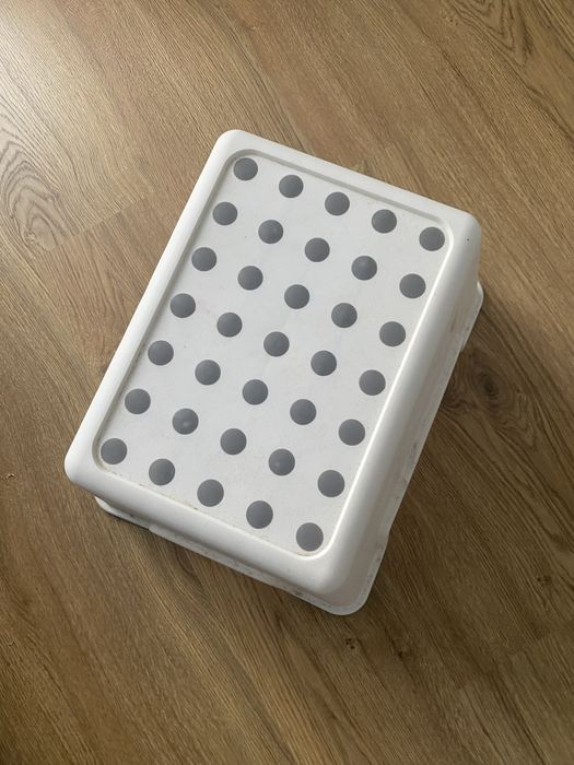 Podeścik Ikea kremowy