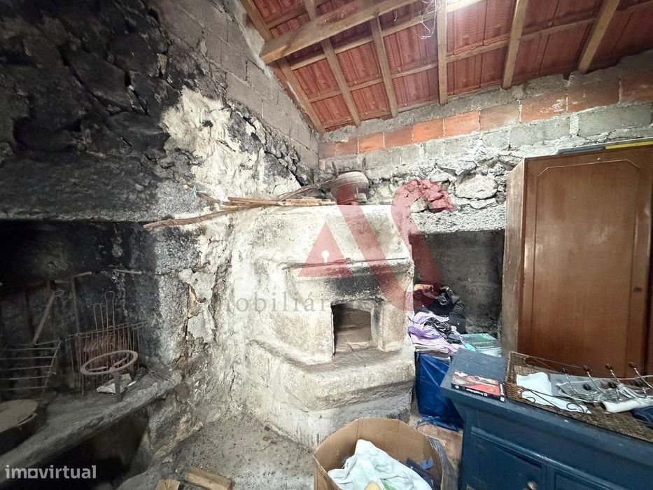 Moradia para Restauro com Terreno de 340 m² | Estorãos, Fafe