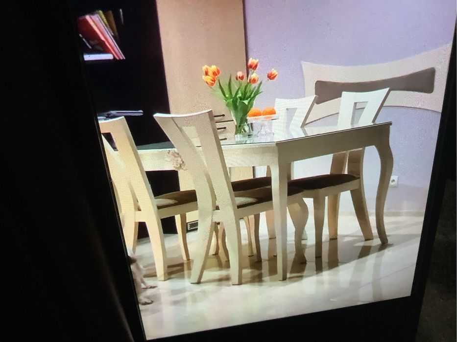 Stół z 4 krzesłami w kolorze magnolia