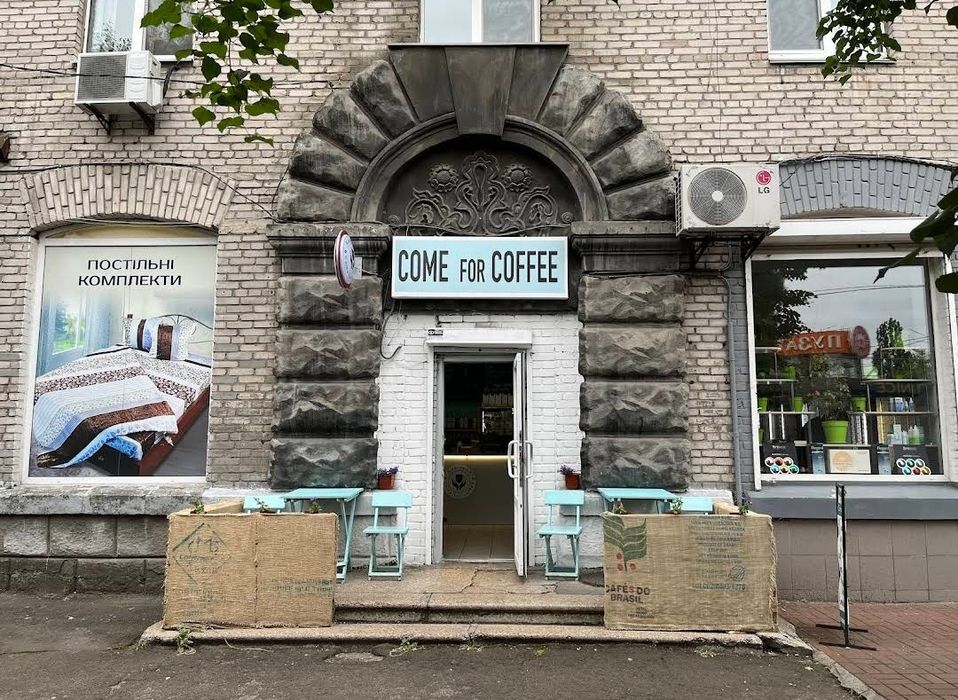 Метро Дарниця. Фасад. 12м2.